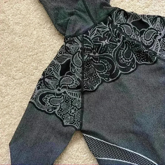 Athleta Twist Half Zip Hoodie Black/Gray Running Jacket Style# 930289 Size Small - Picture 14 of 15